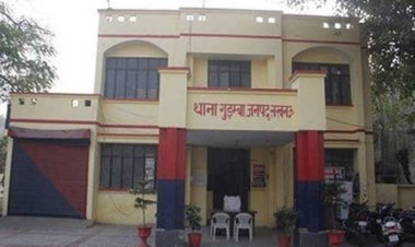 लखनऊ के गुडंबा थाने के दरोगा का वीडियो वायरल: वर्दी में नशेड़ियों के अड्डे पर कर रहे थे नशा