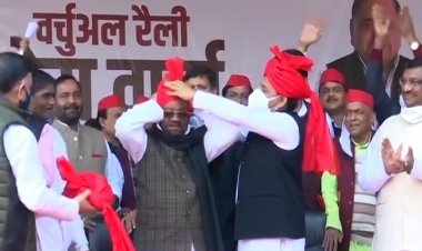 सपा कार्यकर्ताओ ने कोरोना प्रोटोकॉल की उड़ाई धज्जियां: कई बड़े नेता भी थे शामिल