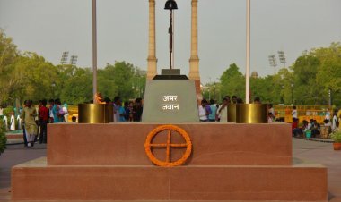 अमर जवान ज्योत पर सियासत गर्म: राहुल गाँधी ने सरकार को लिया आड़े हाथ