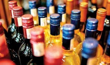 पति को शराब पिता देख पत्नी हुई आग बबूला: लाठी मारकर हाथ तोडा