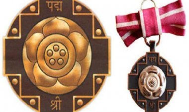 पूर्व मुख्यमंत्री के साथ-साथ गायिका और तबला वादक ने पद्मश्री पुरस्कार लेने से किया इनकार