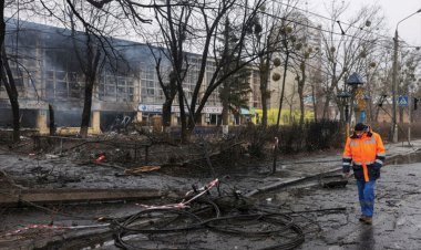 Russia- Ukraine crisis: पुतिन की पहुंच से अब भी बाहर है कीव, नहीं रुक रहे रूसी हवाई हमले