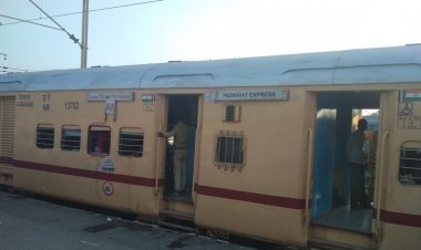 चलती ट्रेन से अलग हुए डिब्बे, जानकारी मिलने पर चालक के उड़े होश