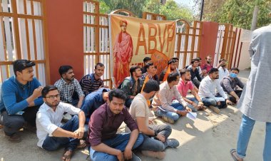 न्यू कैंपस में व्याप्त अव्यवस्थाओं के विरोध में ABVP का प्रदर्शन