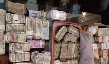 मध्य प्रदेश में सहायक इंजीनियर व क्लर्क के घर छापा: क्लर्क ने पिया फिनायल