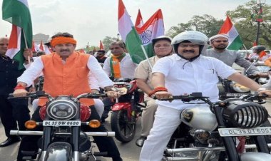 बिना हेलमेट नज़र आये बीजेपी सांसद मनोज तिवारी: कटा 41000 का चालान