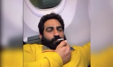 विमान के अंदर सिगरेट का कश लेते हुए नज़र आये सोशल मीडिया इन्फ्लुएन्सर: लोगो ने उठाये सवाल