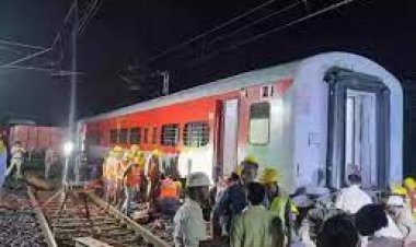 महाराष्ट्र में मालगाड़ी व पैसेंजर ट्रेन में हुई टक्कर: 50 यात्री घायल