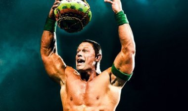 जन्माष्टमी के अवसर पर WWE के रिंग में मटकी फोड़ते दिखे जॉन सीना, फैन्स ने किये मजेदार कमेंट्स