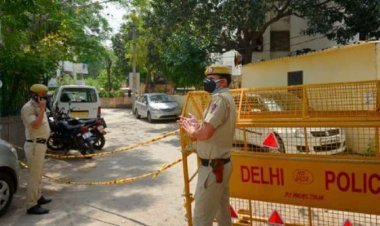 Delhi: घर के बाहर बैठी महिला को बदमाशों ने मारी गोली, पुलिस जाँच में जुटी