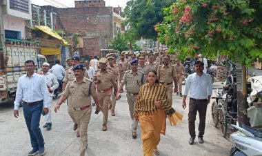 Varanasi: ज्ञानवापी मामले को लेकर पुलिस प्रशासन था हाई अलर्ट, अतिसंवेदनशील क्षेत्रों की ड्रोन से की निगरानी