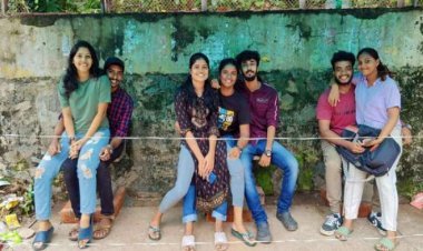 KERALA: छात्र-छात्राओं ने अनोखे अंदाज़ में किया विरोध प्रदर्शन, अपनाया ' सिट ऑन लैप' का तरीका