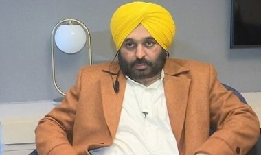 Punjab: भगवंत मान को विमान से उतारे जाने की खबरों पर विपक्ष ने मारा तंज, कहा- बेहद शर्मनाक