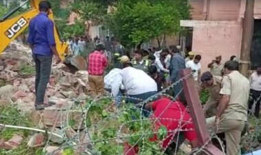 Noida: निर्माणाधीन बाउंड्री की दीवार गिरी, चार मज़दूरों की मौत, 7 हुए घायल