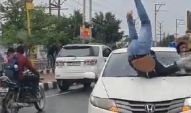 Ghaziabad: सड़क पर लड़ रहे छात्रों को तेज़ रफ़्तार कार ने उड़ाया, वीडियो हुआ वायरल