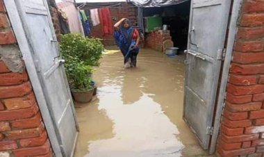 Etawah: जानलेवा बारिश ने ली 4 भाई बहनों की जान, मुख्यमंत्री देंगे 4-4 लाख रुपए का मुआवजा