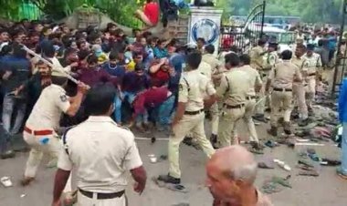 IND vs AUS 3rd T20I: टिकट बिक्री के दौरान हैदराबाद में मची भगदड़, भीड़ पर काबू पाने के लिये पुलिस ने किया लाठीचार्ज