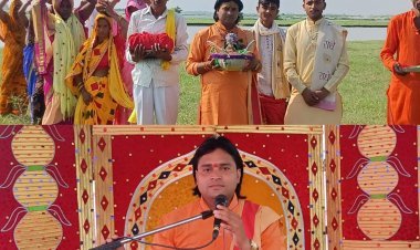 Farrukhabad: भारी संख्या में मौजूद रहे श्रद्धालु, अनूप महाराज ने कहा,