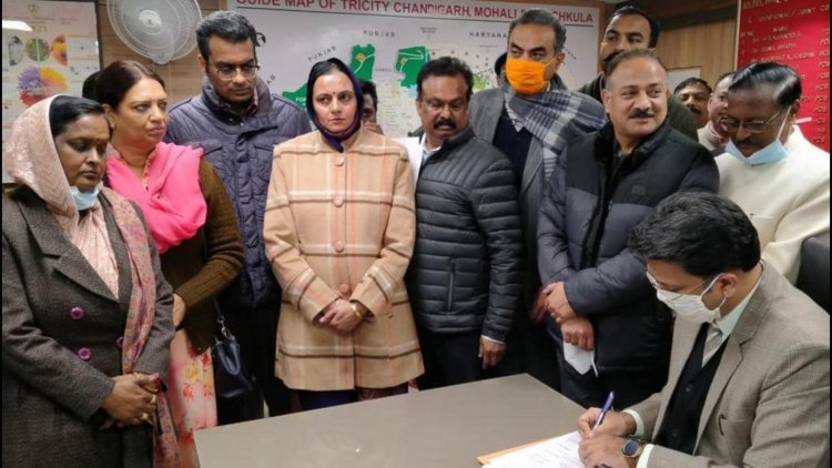 बीजेपी की सरबजीत कौर का चंडीगढ़ मेयर पद पर कब्ज़ा: आप ने किया जमकर हंगामा