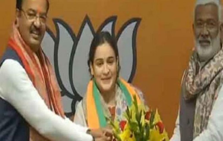 बीजेपी में शामिल हुई मुलायम सिंह की छोटी बहू: बीजेपी ने किया अपर्णा का स्वागत
