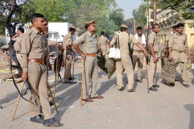 हॉस्टल में घुस कर छात्रों पर लाठीचार्ज: इंस्पेक्टर समेत 6 पुलिसकर्मी निलंबित