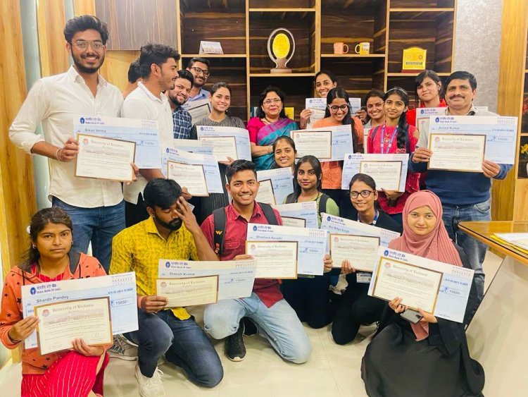 लखनऊ विश्वविद्यालय ने कर्मयोगी छात्रों को प्रमाण पत्र बांटे