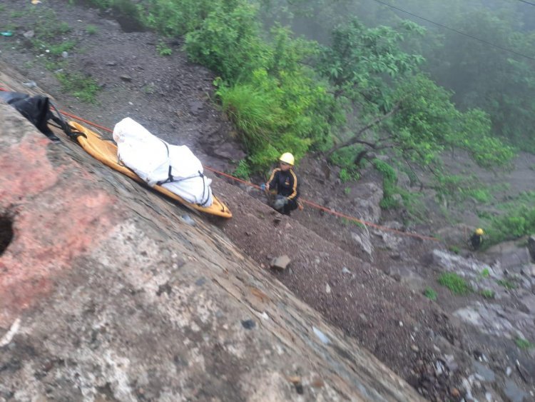 सेल्फी लेने से हुआ हादसा, एक महिला की मौत
