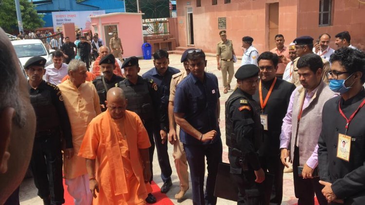 Mathura Janmashtami 2022: श्रीकृष्ण जन्माष्टमी पर मथुरा पहुंचे सीएम योगी, जनता को दी बधाई और शुभकामनाएं