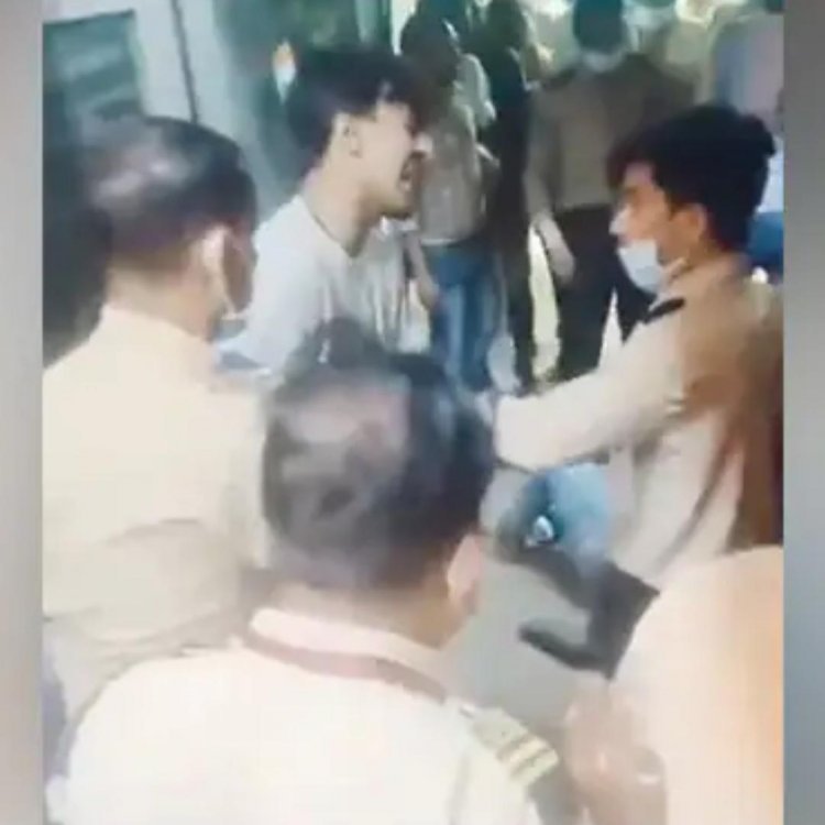 Delhi: दिल्ली के अस्पताल में गार्डों ने मिलकर मरीज के घरवालों को बेरहमी से पीटा,