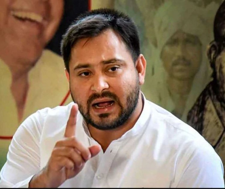 Tejashwi Yadav: बड़ों को पैर ना छूने दें, गुलदस्ता के स्थान पर किताब-कलम के आदान-प्रदान को बढ़ावा दें