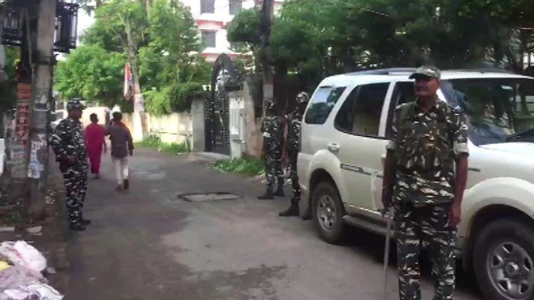 BIHAR: फ्लोर टेस्ट से पहले ही RJD के तीन नेताओं के घर पड़ा CBI का छापा