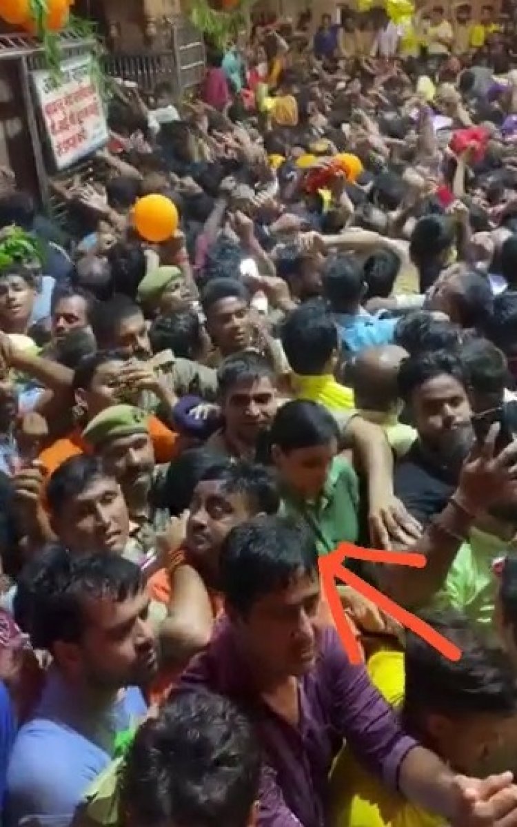 Mathura: पुलिसकर्मी ने महिला के साथ की अश्लील हरकत, वीडियो हुआ वायरल