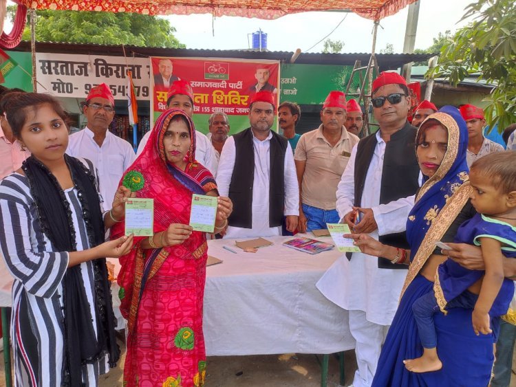 Hardoi: सपा जिला अध्यक्ष की अगुवाई में 356 नए सदस्यों को पार्टी की सदस्यता दिलाई गई