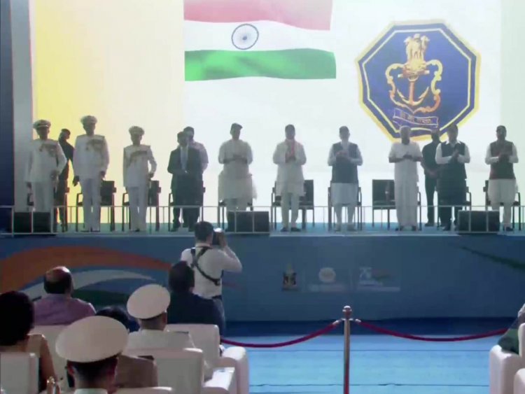 Indian Navy: PM ने नौसेना को सौंपा स्वदेशी विमानवाहक पोत INS विक्रांत, 30 लड़ाकू विमान व हेलीकॉप्टर किये जा सकेंगे तैनात