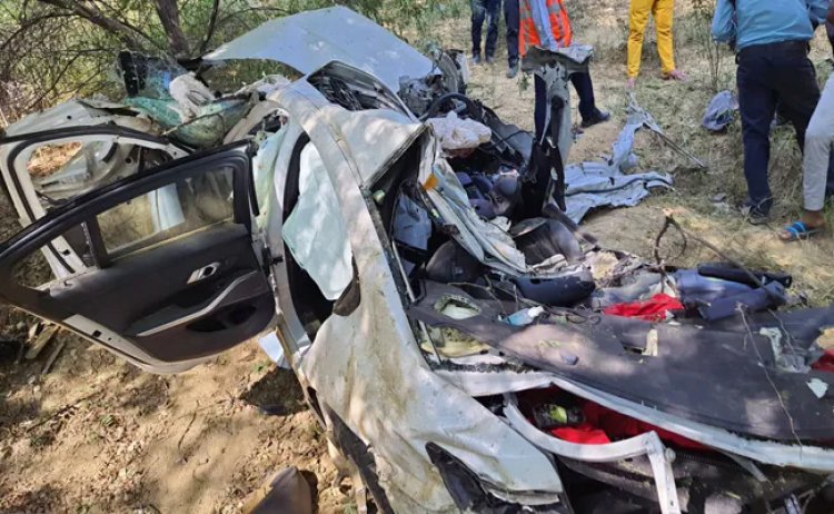 Car Accident: यमुना एक्सप्रेसवे से बेकाबू BMW कार 20 फीट नीचे गिरी, मौके पर ड्राइवर की मौत, एक घायल