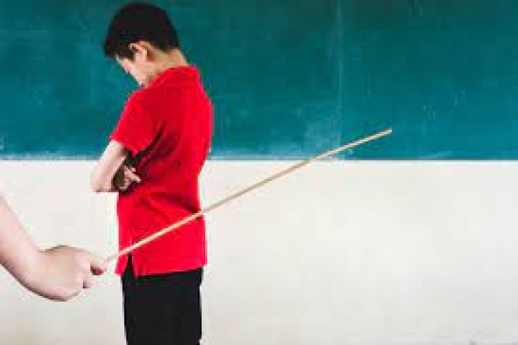 बलिया में बाइक छूने पर शिक्षक ने छात्र की जमकर कर दी पिटाई, छुट्टी होने तक कमरे में बंद रखा