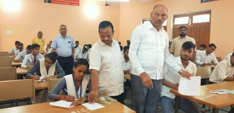 Gonda:श्री लाल बहादुर शास्त्री डिग्री कॉलेज में BBA एवं BCA  की शुरू हुई परीक्षाएं, प्रथम सेमेस्टर की प्रवेश प्रक्रिया जारी