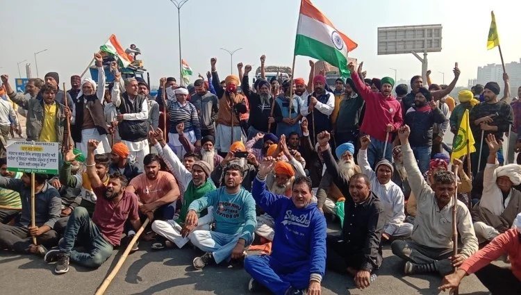 Farmers Protest: विरोध प्रदर्शनके के चलते घंटो से लगा था हाईवे पर जाम, हरियाणा सरकार से बातचीत के बाद हटने को राजी हुए किसान