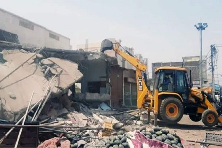 Manohar Lal Khattar: हरियाणा में अपराधियों पर गरजा बुलडोजर, गैंगस्टर की संपत्तियों को किया ध्वस्त