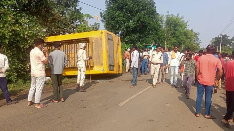 Madhya Pradesh: बच्चो से भरी स्कूल बस हुई दुर्घटनाग्रस्त, 1 बच्चे की मौत और कई घायल