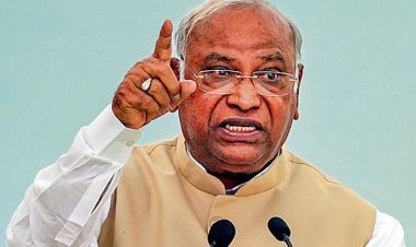 Congress: मल्लिकार्जुन ने कसा केंद्र सरकार पर तंज़, बोले-“लाल आँख” पर लग गया है चीनी चश्मा“