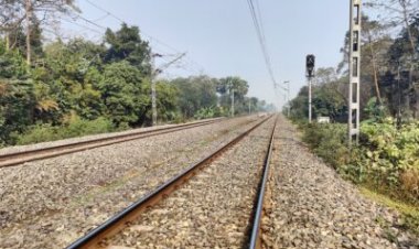 Ghaziabad: रेलवे ट्रैक पर रील बनाना पड़ा महंगा, ट्रेन की चपेट में आए तीन युवाओं की मौत