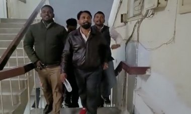 Kanpur: संयुक्त सफाई कर्मचारी यूनियन के अध्यक्ष ने महाप्रबंधक को सौंपा ज्ञापन, कर्मचारियों के साथ दबंग लोग करते अभद्रता