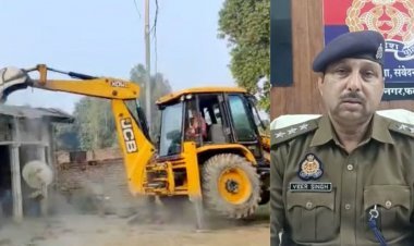 Fatehpur: गैंगेस्टर और हिस्ट्रीशीटर के दो मंजिला मकान पर चला बुल्डोजर, मंदिर परिसर की जमीन पर मकान बनाकर किया था कब्जा