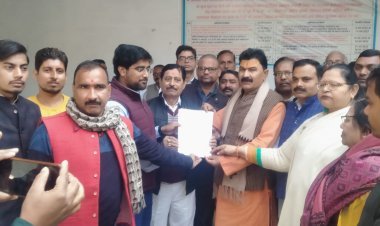 Fatehpur: विद्युत कटौती से नाराज़ हुआ व्यापार मंडल, उप जिलाधिकारी को सौंपा ज्ञापन