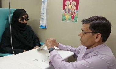 Kanpur News: मोबाइल और लैपटॉप आँखों को कर रहा ख़राब, डॉक्टर अजय कुमार